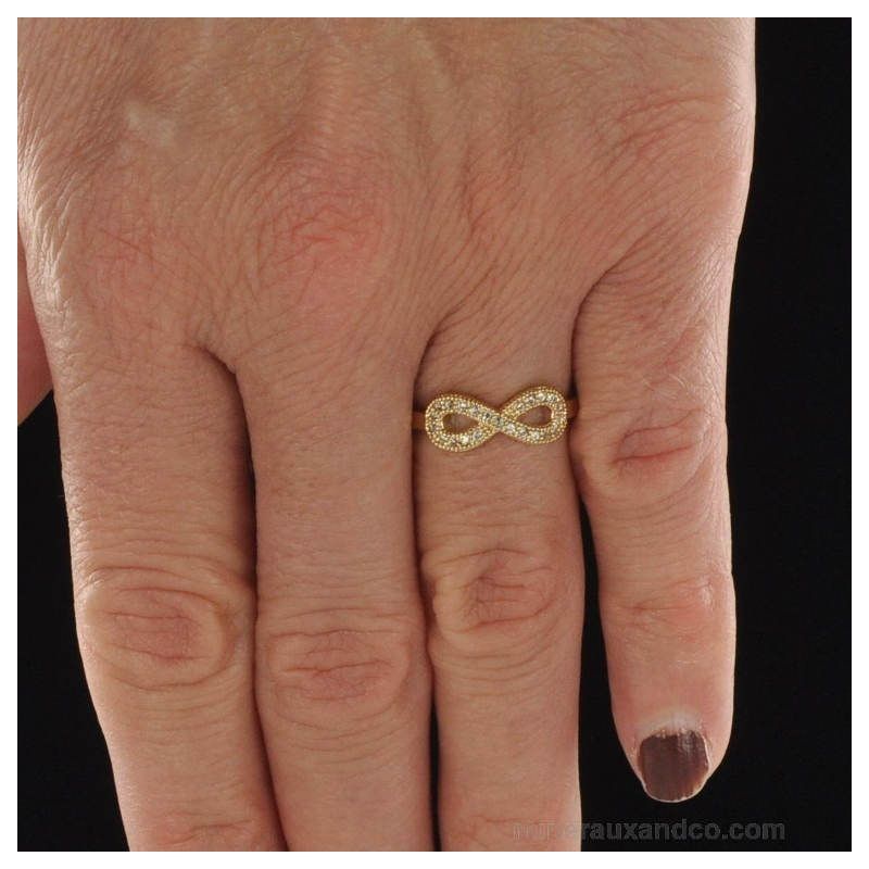 Bague Signe infini Plaqué Or et Zirconiums. Bague Signe infini Plaqué Or et Zirconiums.