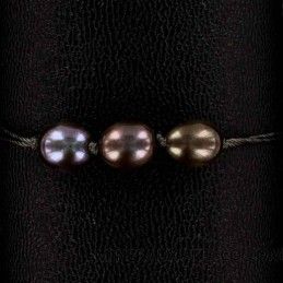 Bracelet trois perles de culture bleues-grises.