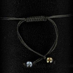 Bracelet trois perles de culture bleues-grises.