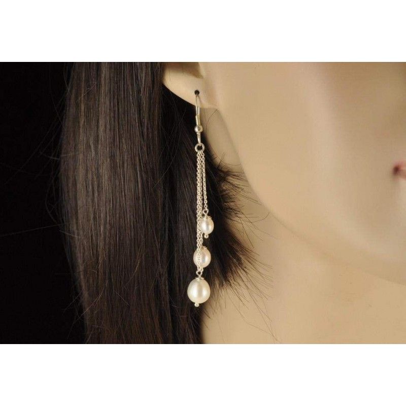 Boucles d'oreilles chaînettes trois perles.