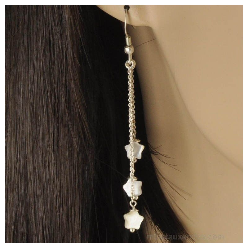 Boucles d'oreilles et étoiles de nacre.