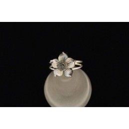 Bague anneaux argent fleur de nacre grise.