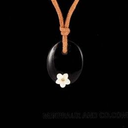 Pendentif onyx noir et fleur de nacre blanche