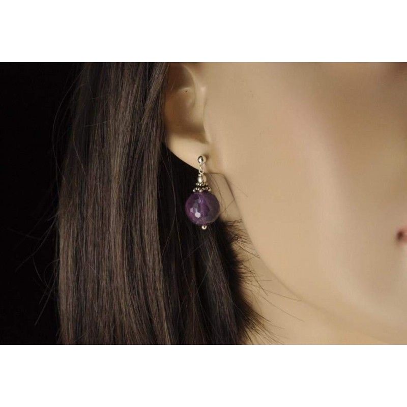 Boucles d' oreilles améthyste naturelle facettée. Boucles d' oreilles améthyste naturelle facettée.