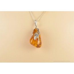 Pendentif ambre baltique argent et chaine argent 925.