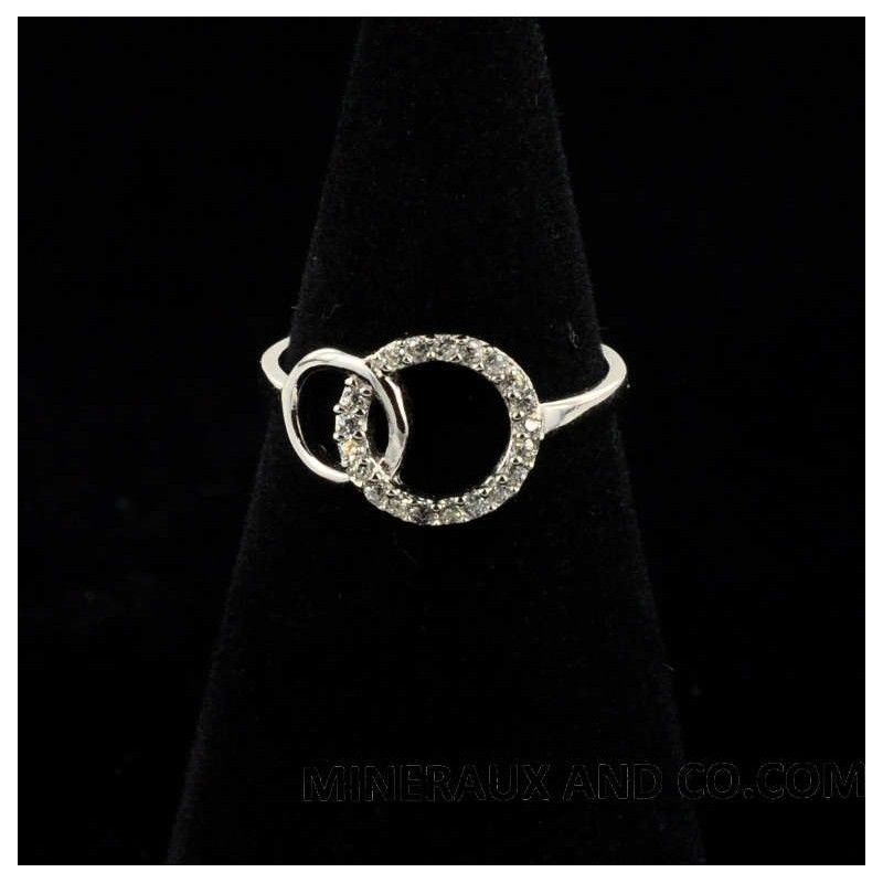 Bague deux cercles argent 925 et zirconiums. Bague deux cercles argent 925 et zirconiums.