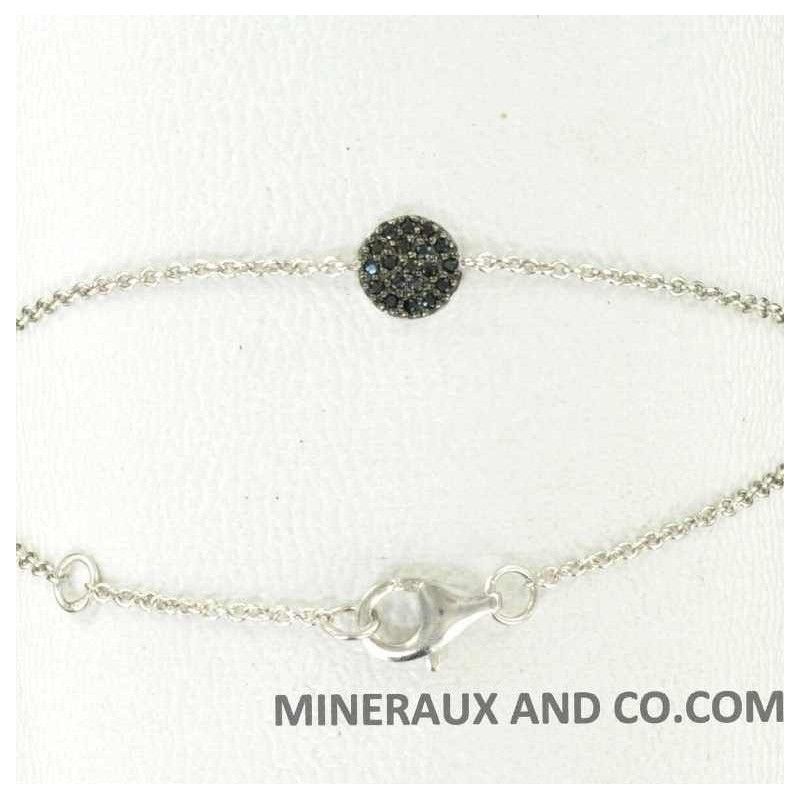 Bracelet chaîne argent 925 et médaille sertie de zirconiums noirs. Bracelet chaîne argent 925 et médaille sertie de zirconiums noirs.
