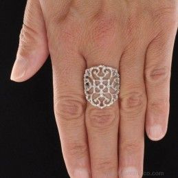 Bague ajourée pavée de zircon