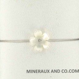 Bracelet fleur de nacre blanche et cordon nylon coulissant