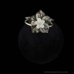 Bague anneau argent 925 fleur de nacre grise et blanche.