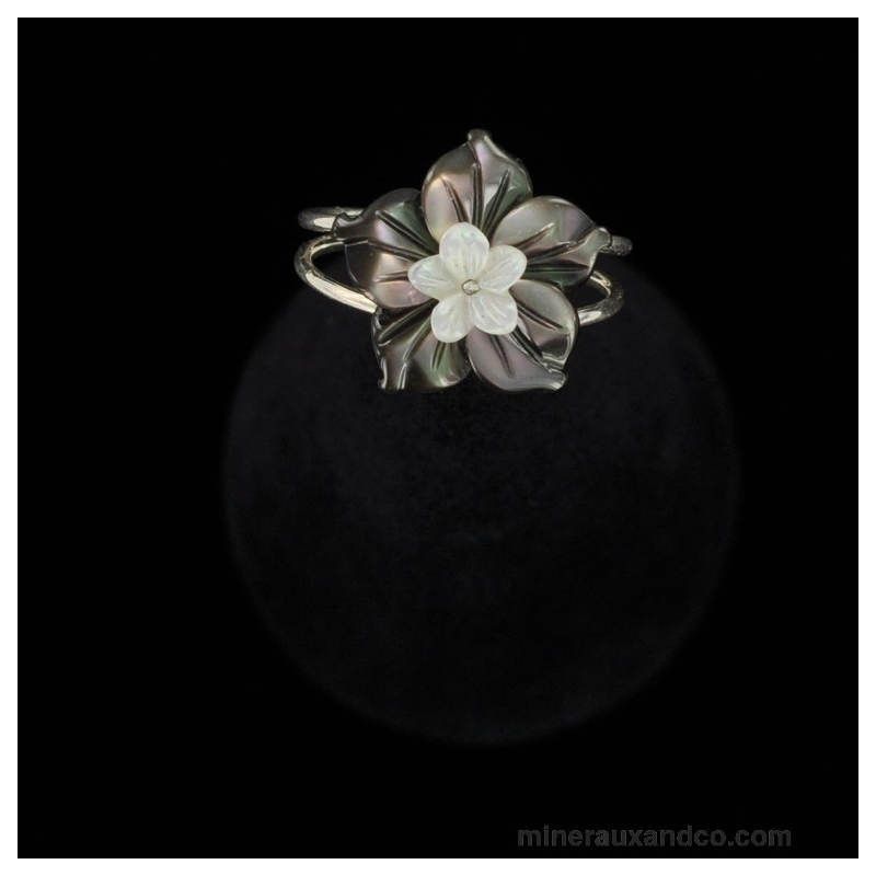 Bague anneau argent 925 fleur de nacre grise et blanche.