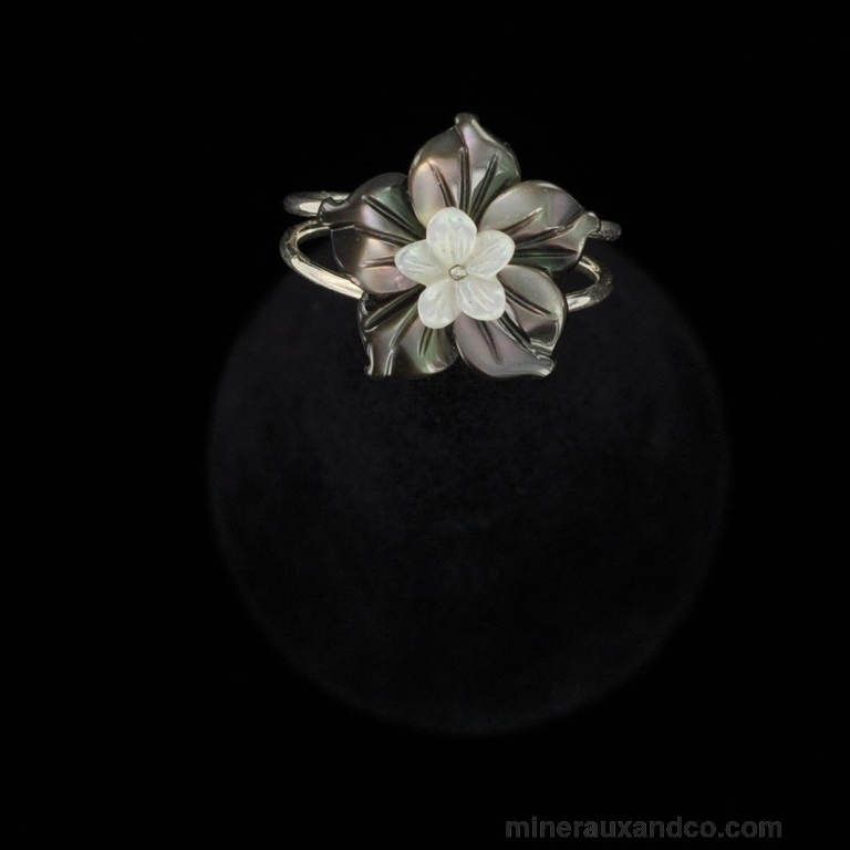 LES POULETTES BIJOUX - Collier Argent 925 Fleur De Nacre Ivoire - Élégance Naturelle