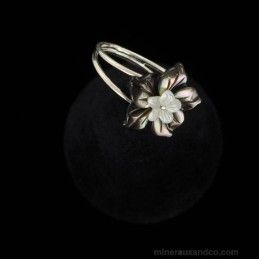 Bague anneau argent 925 fleur de nacre grise et blanche.