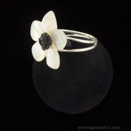 Bague anneau argent 925 fleur de nacre grise et rose.