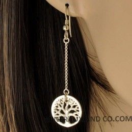 Boucles d'oreilles chaînes pendantes et arbre de vie.