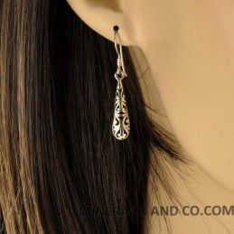 Boucles d'oreilles goutte argent.