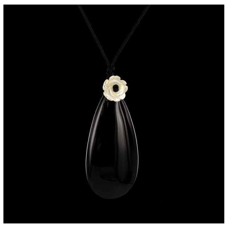 Pendentif onyx noir et fleur de nacre