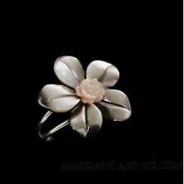 Bague anneau argent 925 fleur de nacre grise et rose.