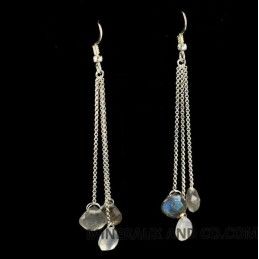 Boucles d'oreilles chaînettes argent 925 et larmes de pierre de lune.