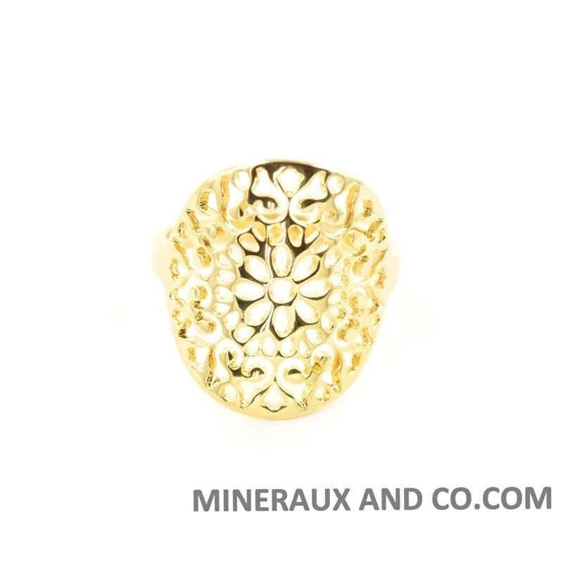 Bague fleur ajourée plaquée or. Bague fleur ajourée plaquée or.