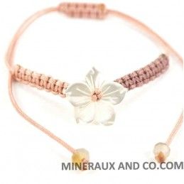 Bracelet fleur de nacre blanche et cordon macramé coulissant