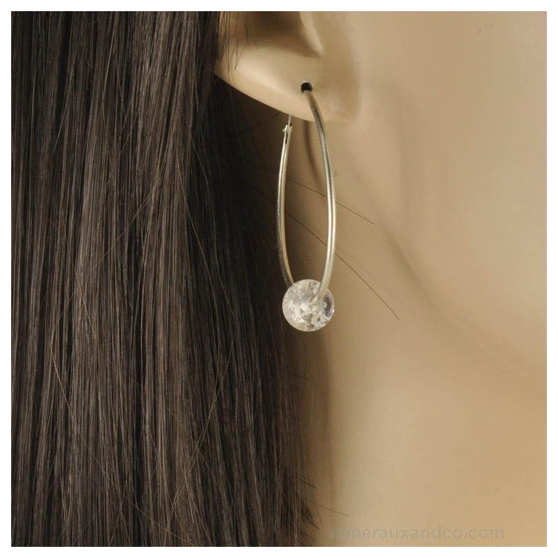 Boucles d'oreilles créoles argent 925 et cristal de roche. Boucles d'oreilles créoles argent 925 et cristal de roche.