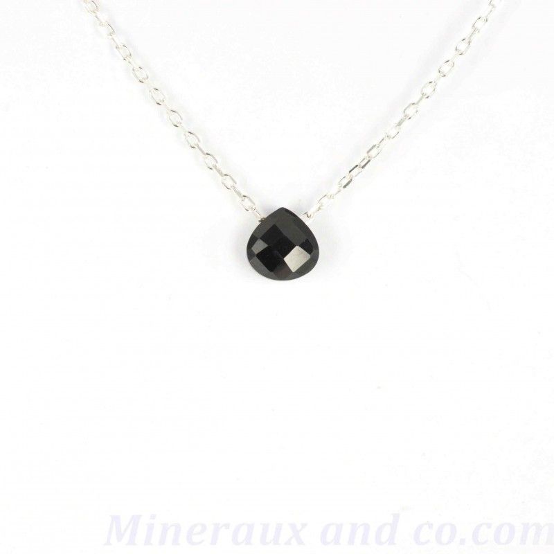 Collier chaîne argent et spinelle noir.