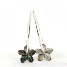 Boucles d'oreilles créole fleurs de nacre grise et argent 925.