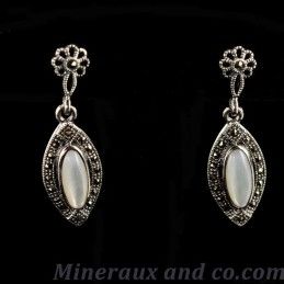 Boucles d'oreilles ovales marcassite nacre et argent 925.