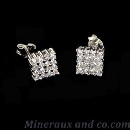 Bouton d'oreilles carré zirconiums et argent rodhié.