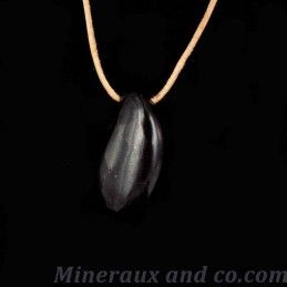 Pendentif shungite en pierre percée sur cordon