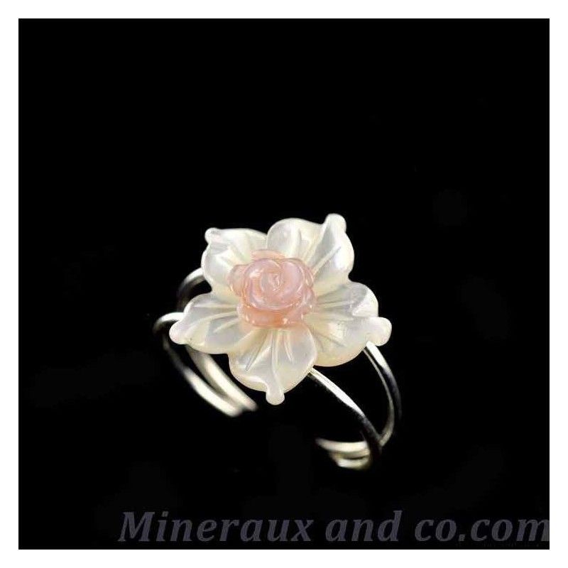 Bague anneau argent fleur nacre blanche et rose.