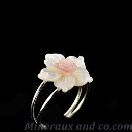 Bague anneau argent fleur nacre blanche et rose.