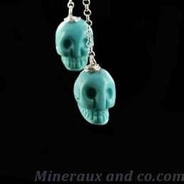 Boucles d'oreilles tête de mort turquoise.