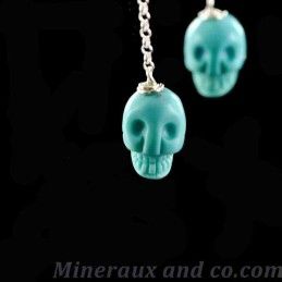 Boucles d'oreilles tête de mort turquoise.