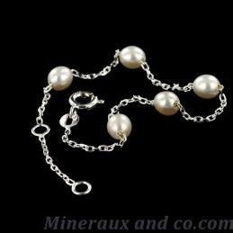 Bracelet argent et cinq perles de culture d'eau douce.