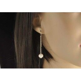 Boucles d'oreilles argent 925 et perles de culture d'eau douce rondes.