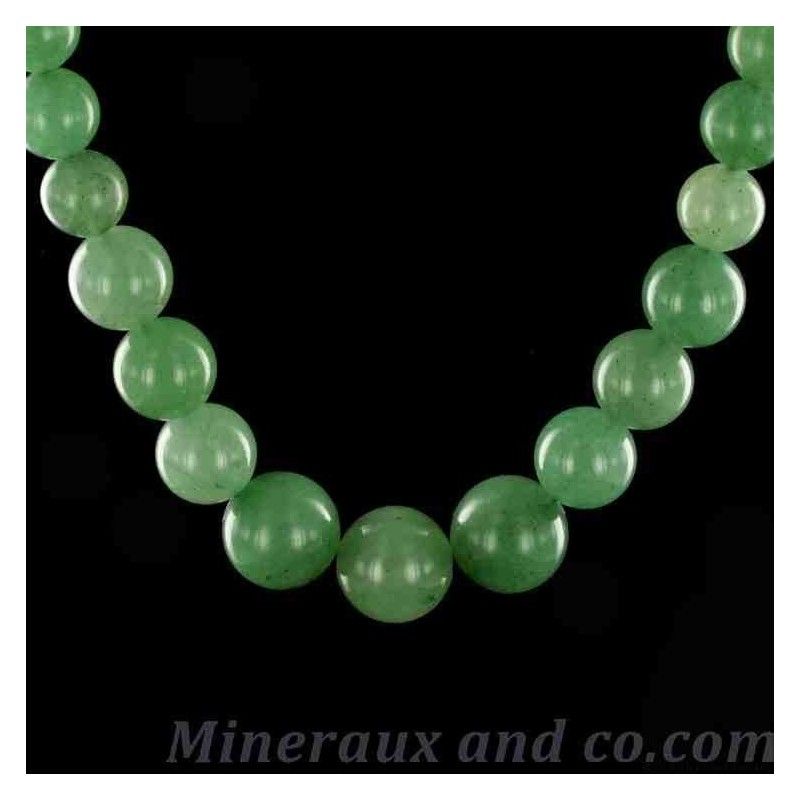 Collier en perles d'aventurine.