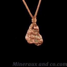 Pendentif en cuivre et cordon