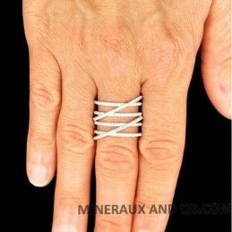 Bague argent entrelacée et zircon serti.