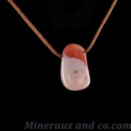 Pendentif en agate du Botswana brute montée sur un cordon