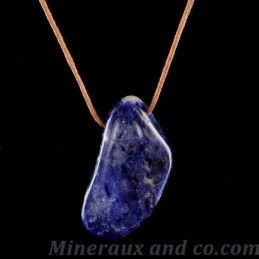 Pendentif en sodalite roulée.