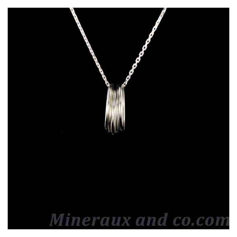 Pendentif chaîne et cinq cercles d' argent 925. Pendentif chaîne et cinq cercles d' argent 925.