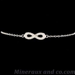 Bracelet infini et pierres transparentes