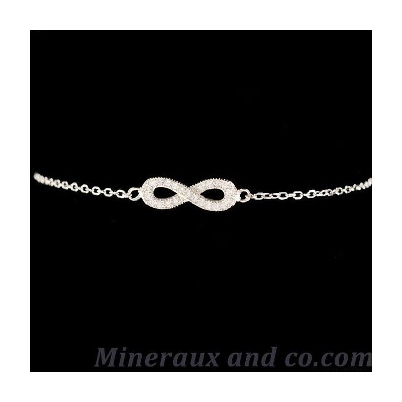 Bracelet infini et pierres transparentes