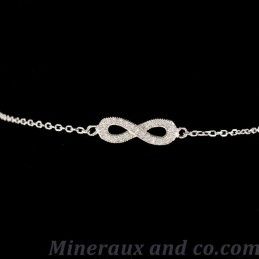 Bracelet infini et pierres transparentes