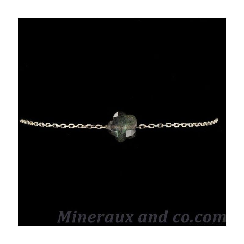 Bracelet chaine argent 925 et carré facetté en labradorite. Bracelet chaine argent 925 et carré facetté en labradorite.