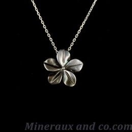 Pendentif chaîne argent 925 et fleur de nacre.