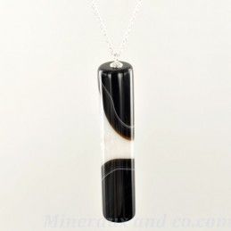 Pendentif onyx noir et blanc.