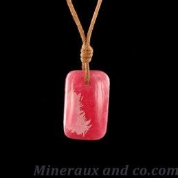 Pendentif cabochon rhodochrosite en pierre roulée sur cordon cuir.